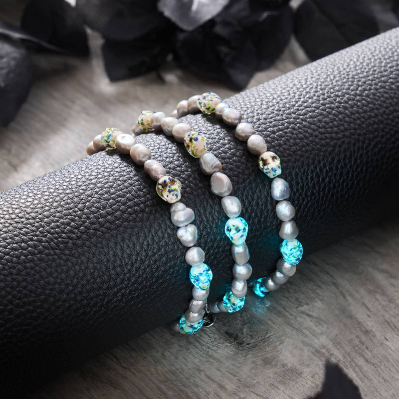Ätherische Düsternis | 925 Sterling Silber | Opal Silber Süßwasserperle x Glühwürmchen Glas Totenkopf Armband
