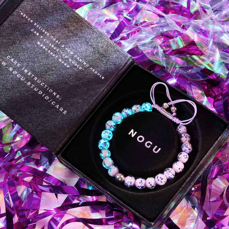 Blaue Iris | Silber | Glühwürmchen-Glas-Makramee-Armband