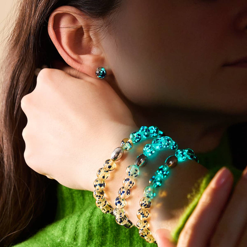 Sandsteinflamme | 925er Sterlingsilber | Glühwürmchen-Ohrstecker aus Glas