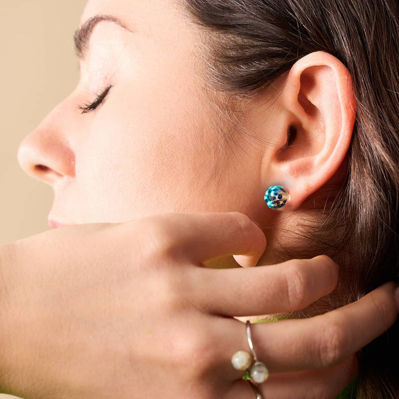 Sandsteinflamme | 925er Sterlingsilber | Glühwürmchen-Ohrstecker aus Glas