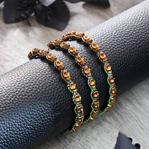 Bronzene Verzauberung | Bronzene Totenköpfe x Schwarzes GloWeave | Makramee-Armband