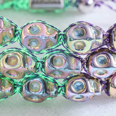 Elysian Waves | Eissilberne Totenköpfe x Violet GloWeave | Makramee-Armband