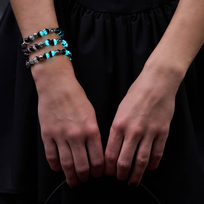 Fluch der Dämmerung | 925er Sterlingsilber | Glühwürmchen-Glas-Totenkopf-Armband