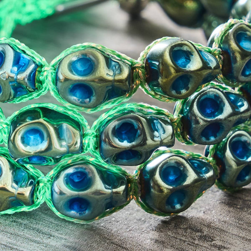 Phantom Tides | Blaugrüne Totenköpfe x Blaugrünes GloWeave | Makramee-Armband