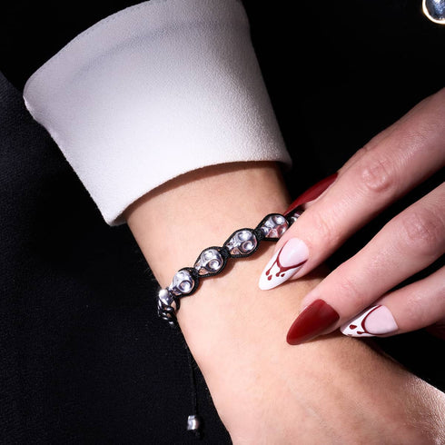 Ritual | Silberne Totenköpfe x Schwarz | Makramee-Armband