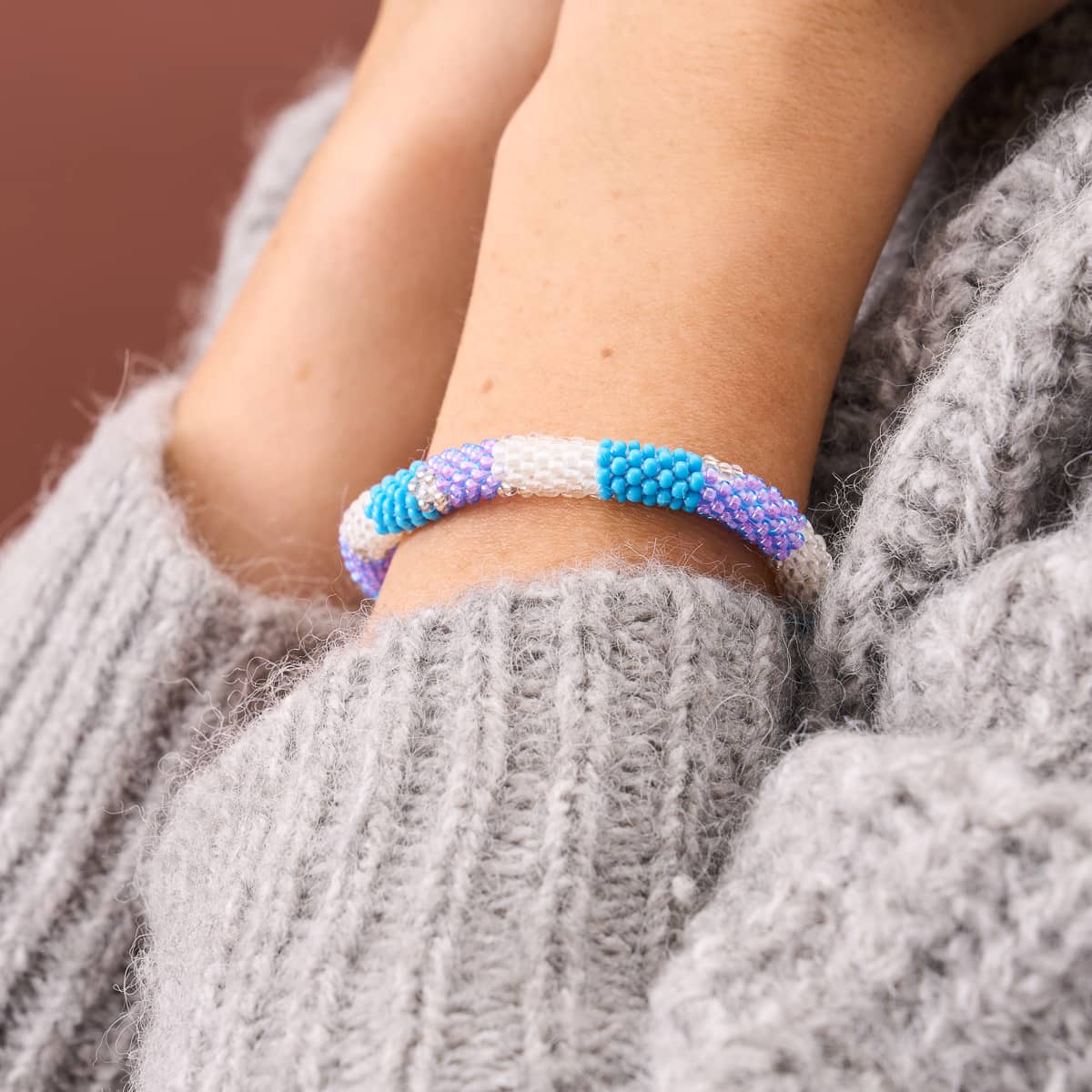Schneekegel | Himalaya-Glasperlenarmband