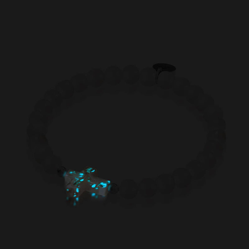 St. Amanda | 925er Sterlingsilber | Alabaster-Glühwürmchenglas x Elfenbein-Süßwasserperlen-Kreuzarmband