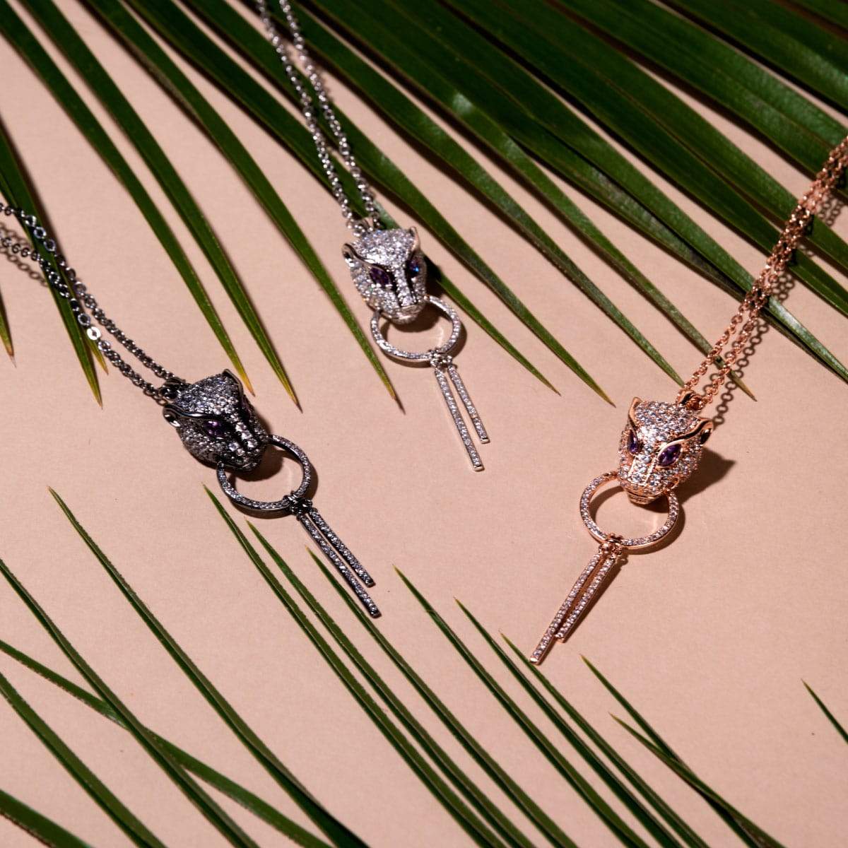 Panthera von Keysi Sayago | 18 Karat Weißgold | Halskette mit Zirkonia-Kristallen