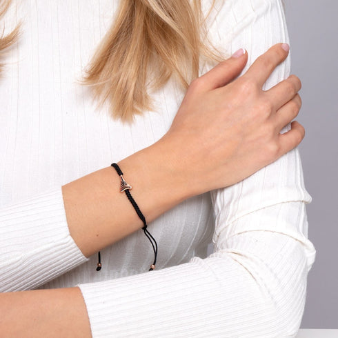 Schwarzes Makramee-Armband mit Haifischzahn von Lauren Howe | 925er Sterlingsilber, Roségold Vermeil | Schwarzer Kristall