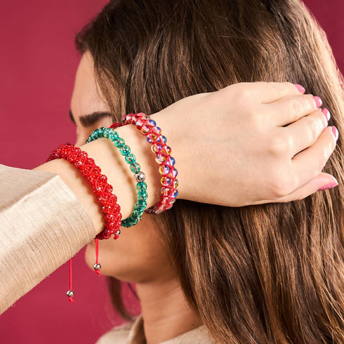 Mini-Armband aus blaugrünem Glühwürmchenglas mit roter Schnur