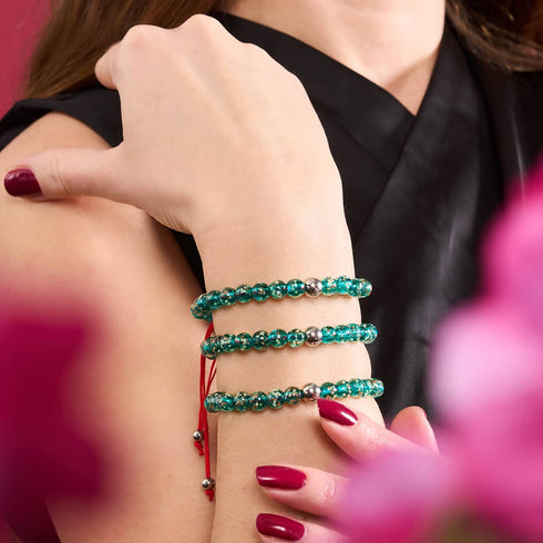 Mini-Armband aus blaugrünem Glühwürmchenglas mit roter Schnur