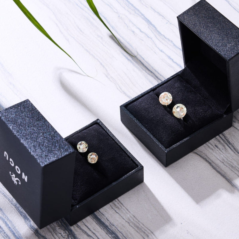 Alabaster | 925er Sterlingsilber | Mini-Glühwürmchen-Ohrstecker aus Glas