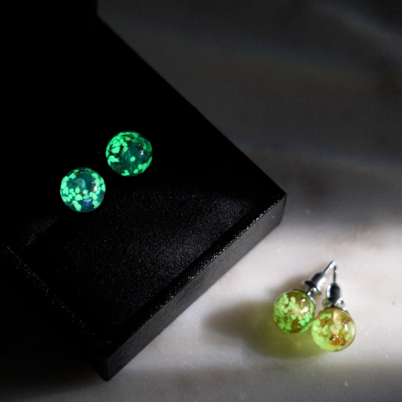 Bernstein | 925er Sterlingsilber | Glühwürmchen-Glas-Ohrstecker