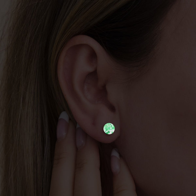 Immergrün | 925 Sterling Silber | Mini-Glühwürmchen-Ohrstecker aus Glas