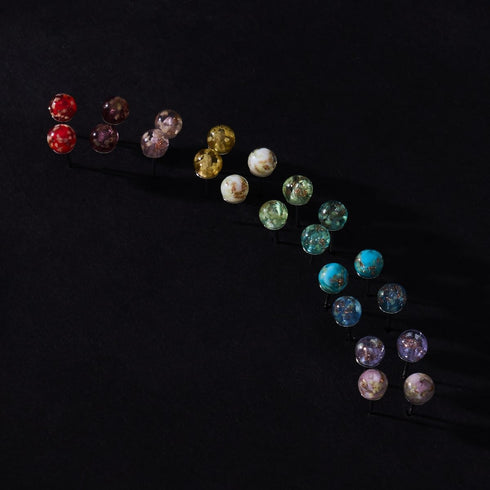 Immergrün | 925 Sterling Silber | Mini-Glühwürmchen-Ohrstecker aus Glas