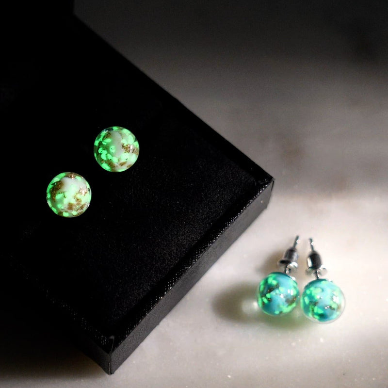 Elfenbein | 925er Sterlingsilber | Glühwürmchen-Ohrstecker aus Glas