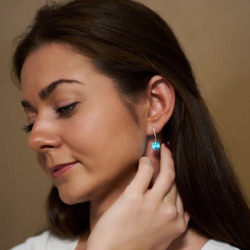 Lapisflamme | 925er Sterlingsilber | Glühwürmchen-Glas-Huggie-Ohrringe