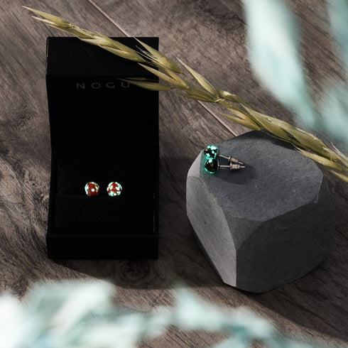 Obsidian | 925er Sterlingsilber | Mini-Glühwürmchen-Ohrstecker aus Glas