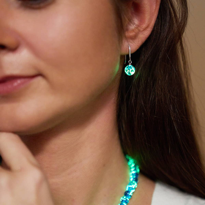 Saphir | 925er Sterlingsilber | Glühwürmchen-Glas-Huggie-Ohrringe