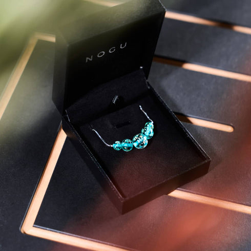 Blaugrün | 925er Sterlingsilber | Glühwürmchen-Glas-Halskette mit Unendlichkeitsverschluss