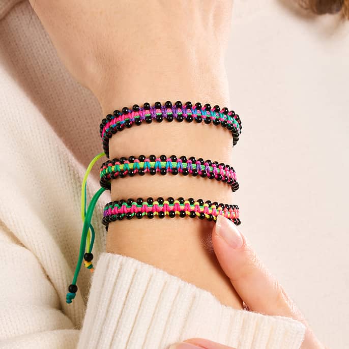 Gunmetal x Spectrum | Freundschaftsarmband mit Punkten