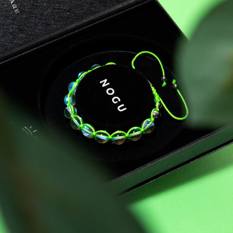 Neongrün | Regenbogen-Supernova | Silber | Charmballa-Armband aus Galaxieglas