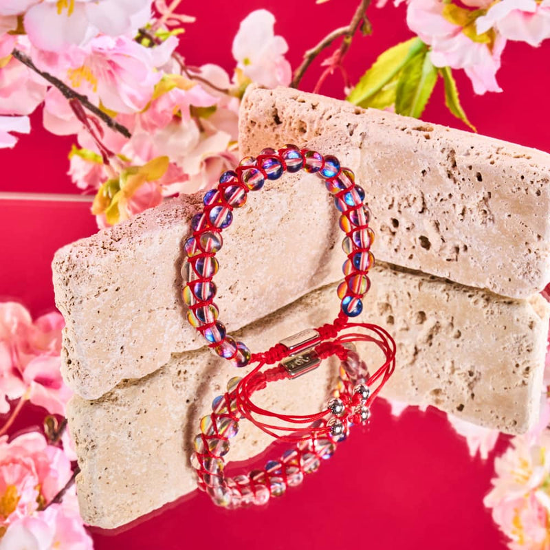 Scharlachrotes Supernova-Galaxieglas x Vitalitätsarmband mit roter Schnur