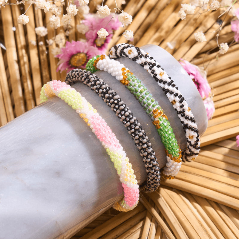 Schwarzäugige Susanne | Himalaya-Glasperlenarmband