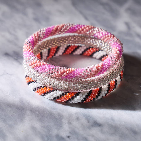 Rosa Delfin | Himalaya-Glasperlenarmband