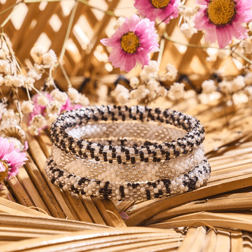 Schimmernde Salzebenen | Himalaya-Glasperlenarmband