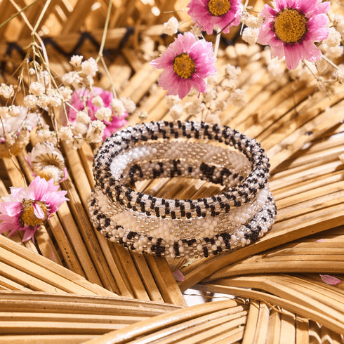 Schimmernde Salzebenen | Himalaya-Glasperlenarmband