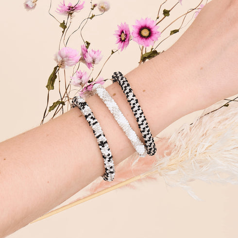 Schimmernde Salzebenen | Himalaya-Glasperlenarmband