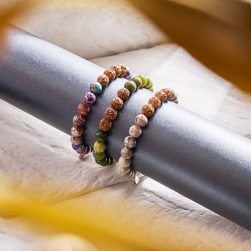 Höheres Selbst | Weiße Linie Brauner Achat x Rudraksha | Mala-Armband