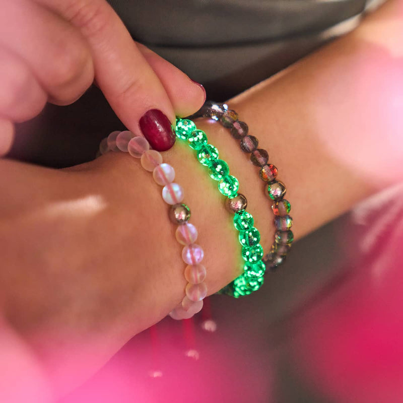 Regenbogenweißes Meerjungfrauen-Glasarmband mit roter Schnur