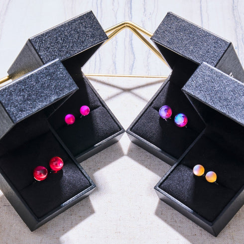 Magenta | 925 Sterling Silber | Meerjungfrau Glas Mini Ohrstecker