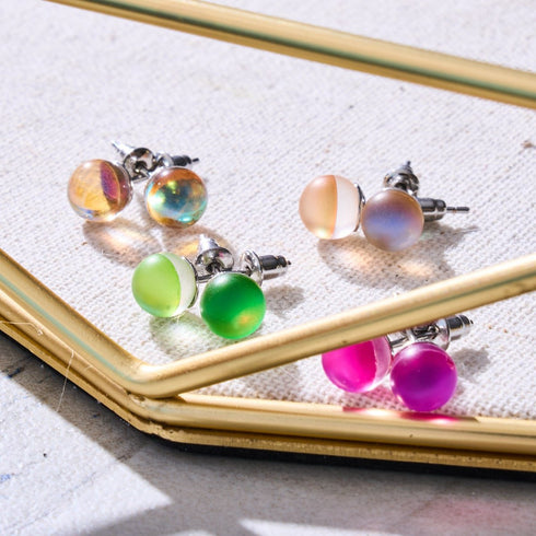 Magenta | 925 Sterling Silber | Meerjungfrau Glas Mini Ohrstecker