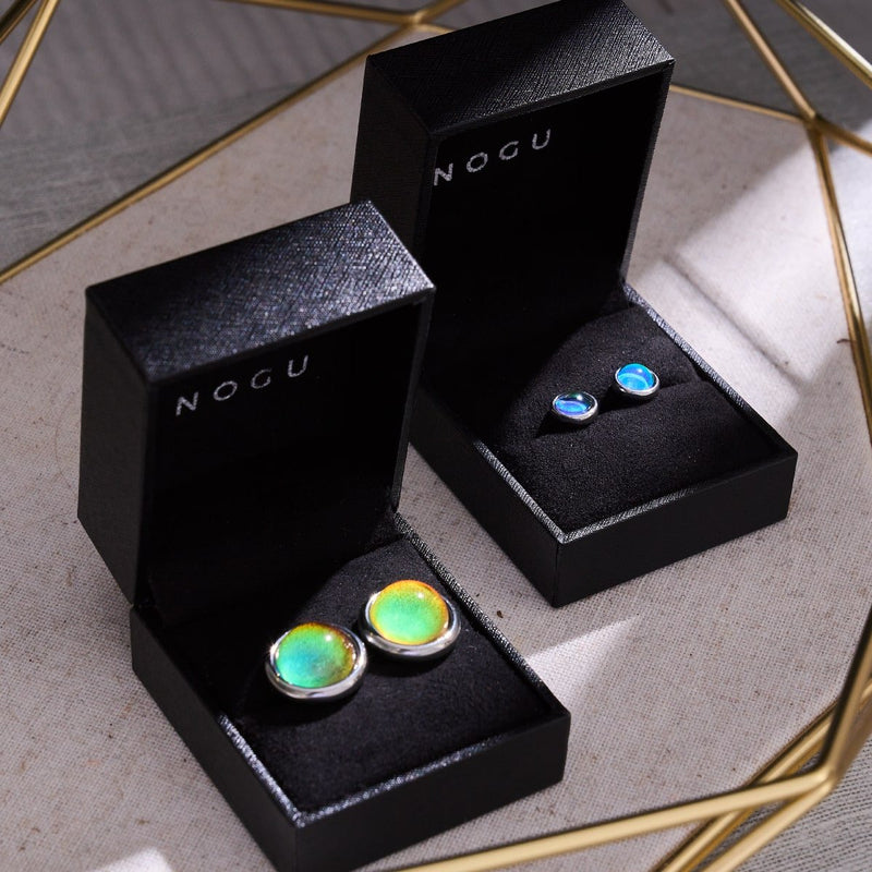 Chromata | 12 mm Stimmungsstein-Cabuchon-Ohrringe