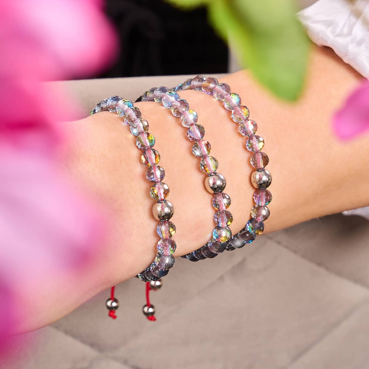 Elektrokohle Prisma x Rotes Schnurarmband