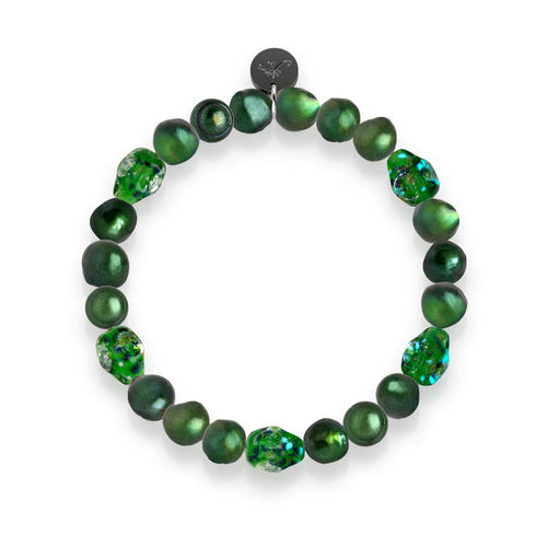 Smaragdkrone | 925er Sterlingsilber | Armband mit grünem Süßwasserperlen- und Glühwürmchen-Glas-Totenkopf 