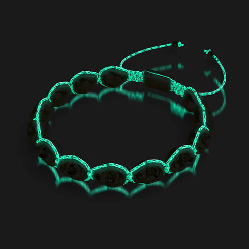 Grabmal des Midas | Goldene Totenköpfe x Schwarzes GloWeave | Makramee-Armband 