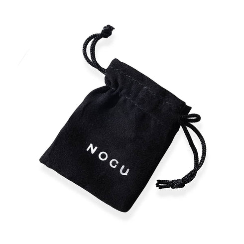 NOGU | Schwarzer Mini-Geschenkbeutel aus Mikro-Wildleder